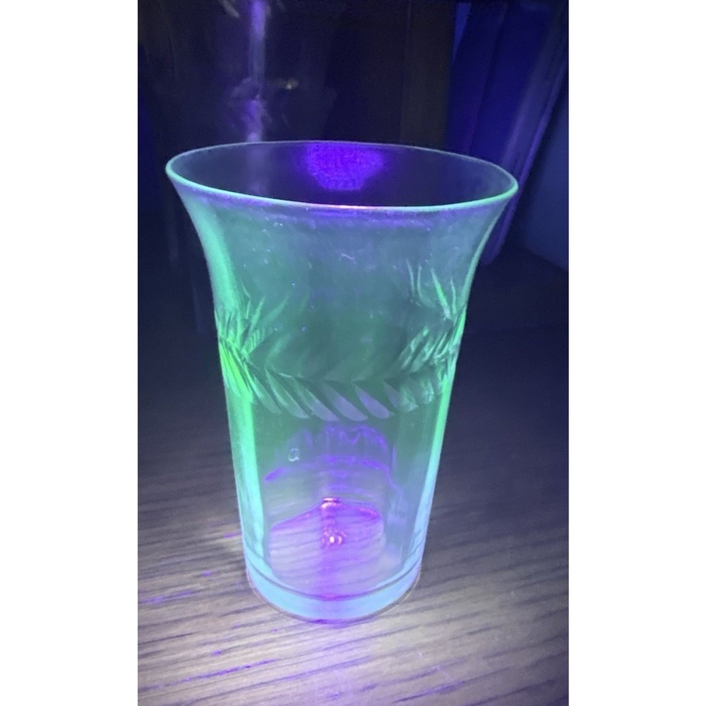 Set of 8 UV Reactive Etched Glass Tumblers Flared Rim Manganese Uranium Glow VTG